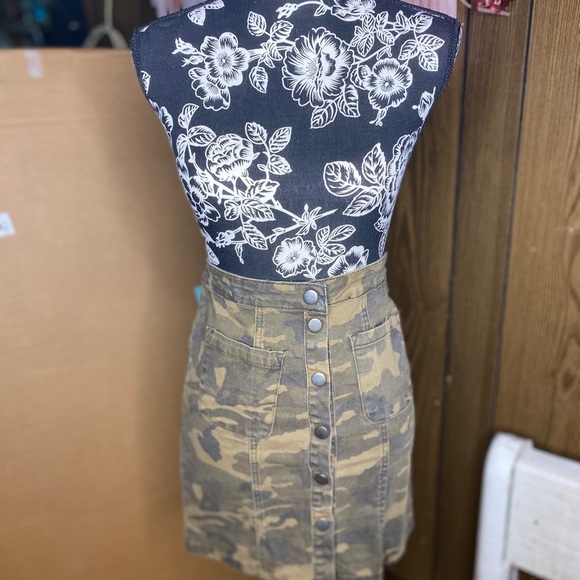 Army fatigue mini skirt - Picture 3 of 6